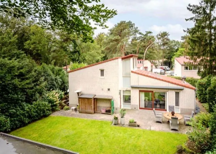 Holiday home Midden In De